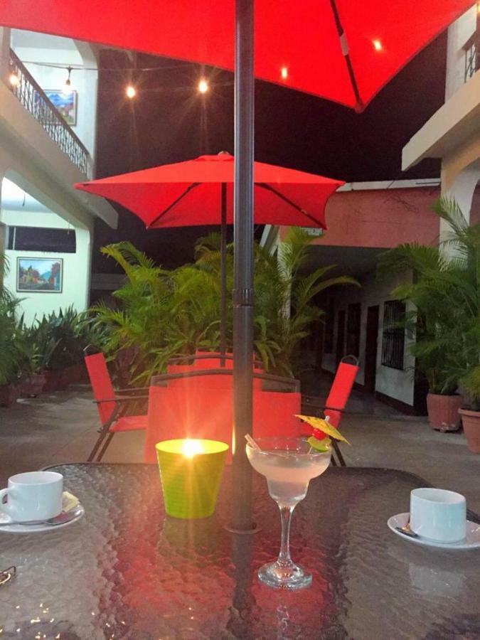 Hotel El Reformador Puerto Barrios Exterior foto